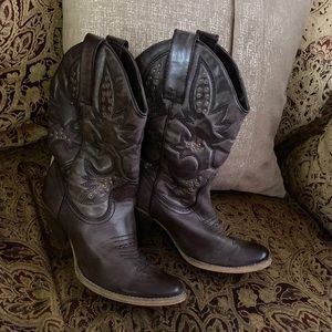 Cowboy Boots women 8 very volatile